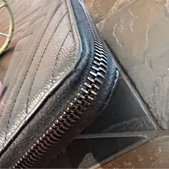 Yves Saint Laurent
Monogram Quilted Leather Continental Zip Wallet - Picture 5 of 9